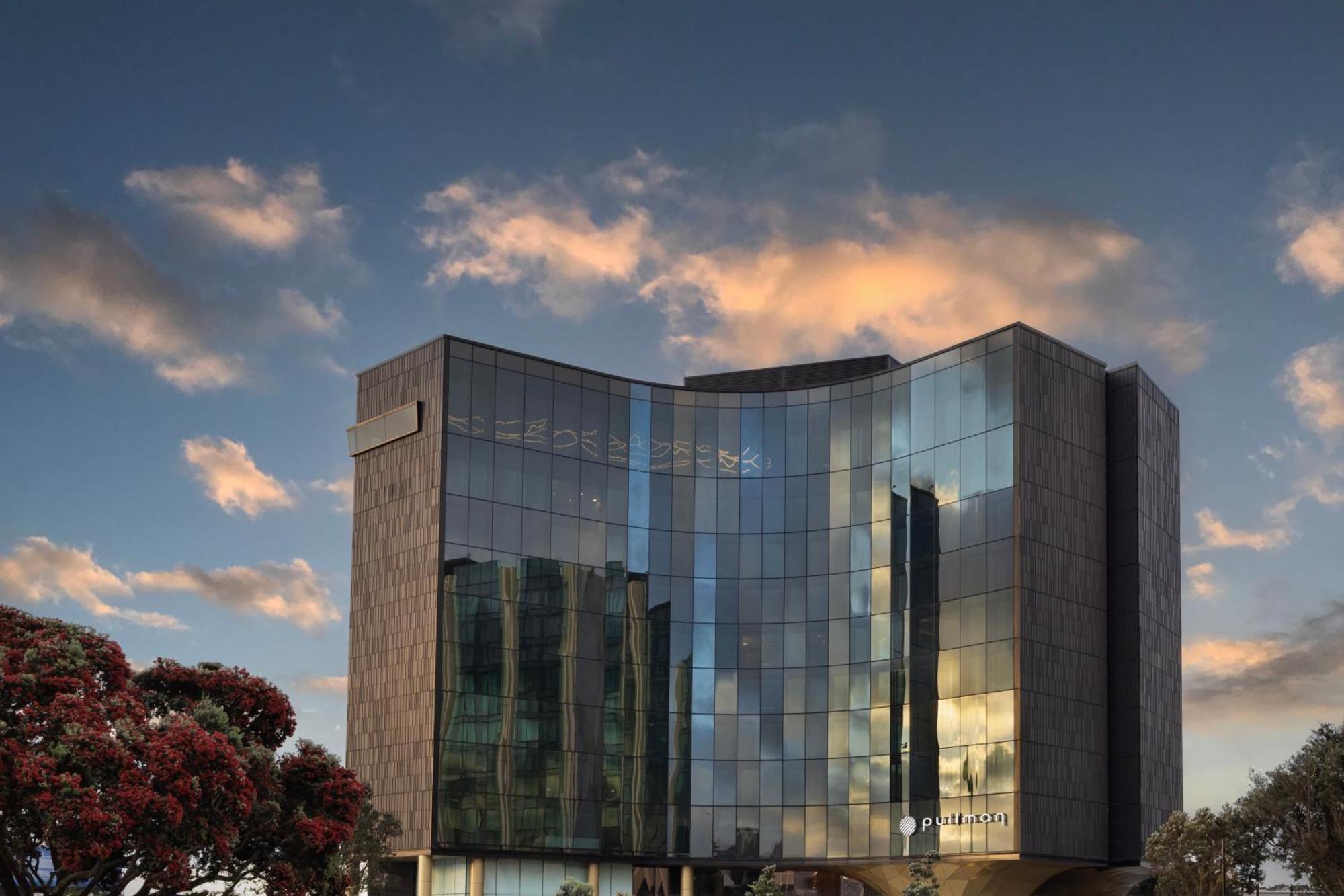 Hotel Pullman Auckland Airport Exterior foto The building of the National Museum of the Republic of Kosovo